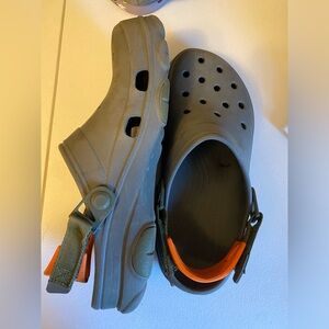 Mens Sz 10 Crocs Gray with Adjustable Strap
